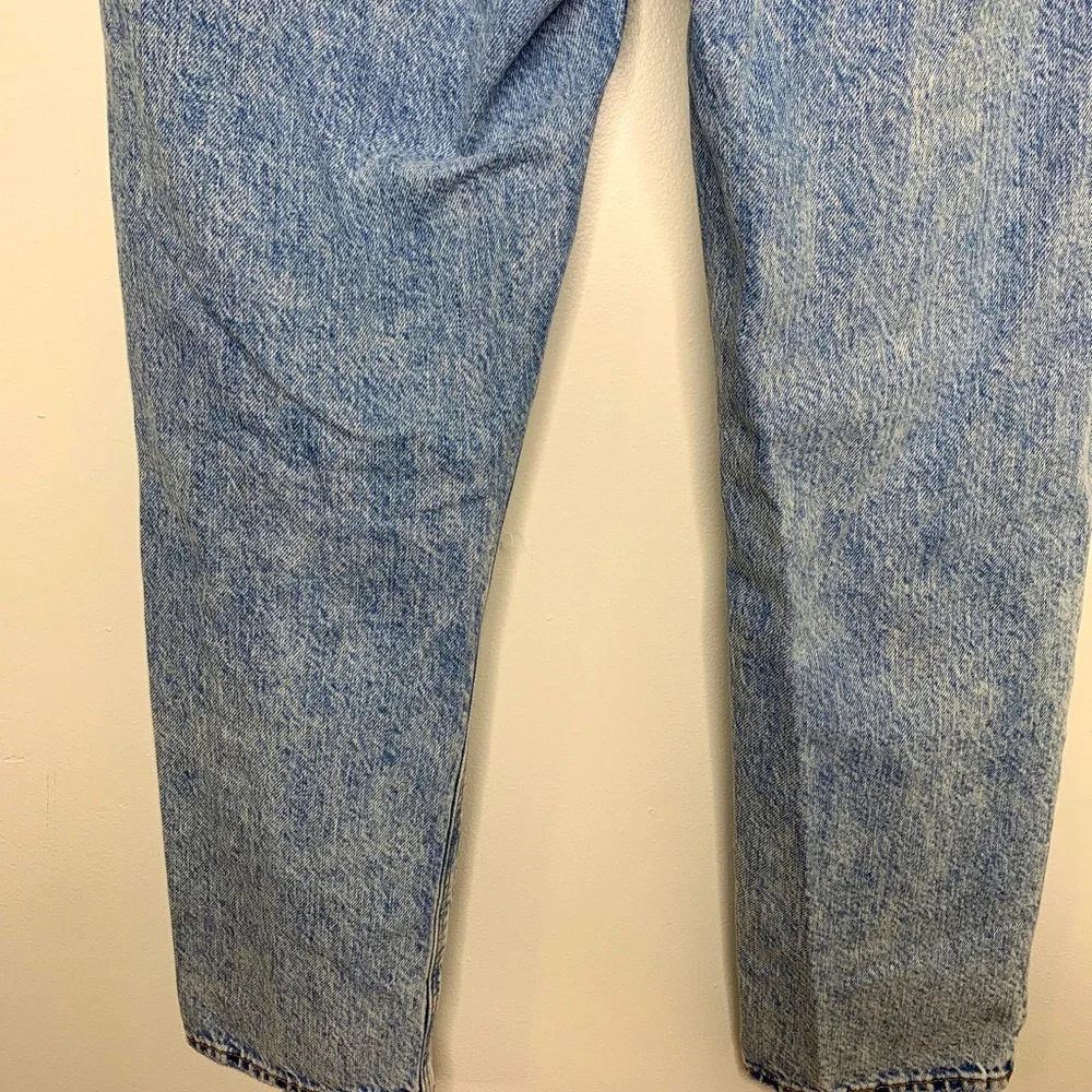 American Eagle Mom Straight Jean Destroyed Knee Size 4 Faded Wash